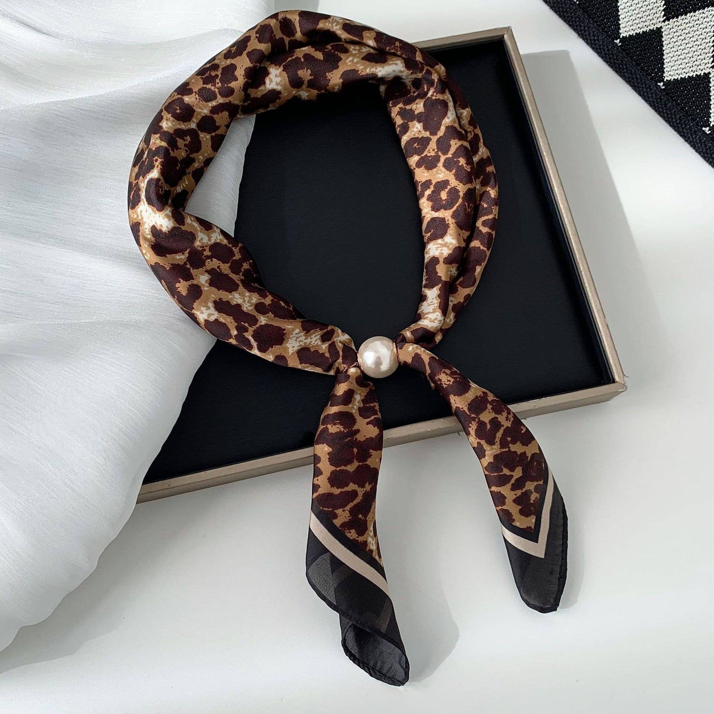 Elegant Printed Pearl Magnetic Clasp Scarf